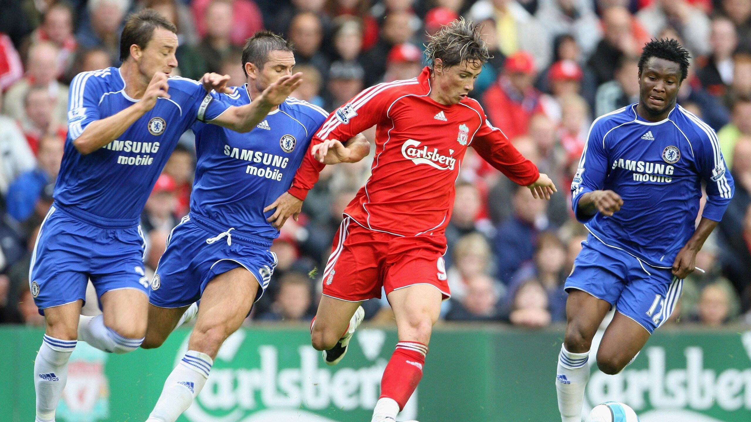 中国足球联赛注重塑造球员正面社会形象，中国足球反映出该国家社会形态