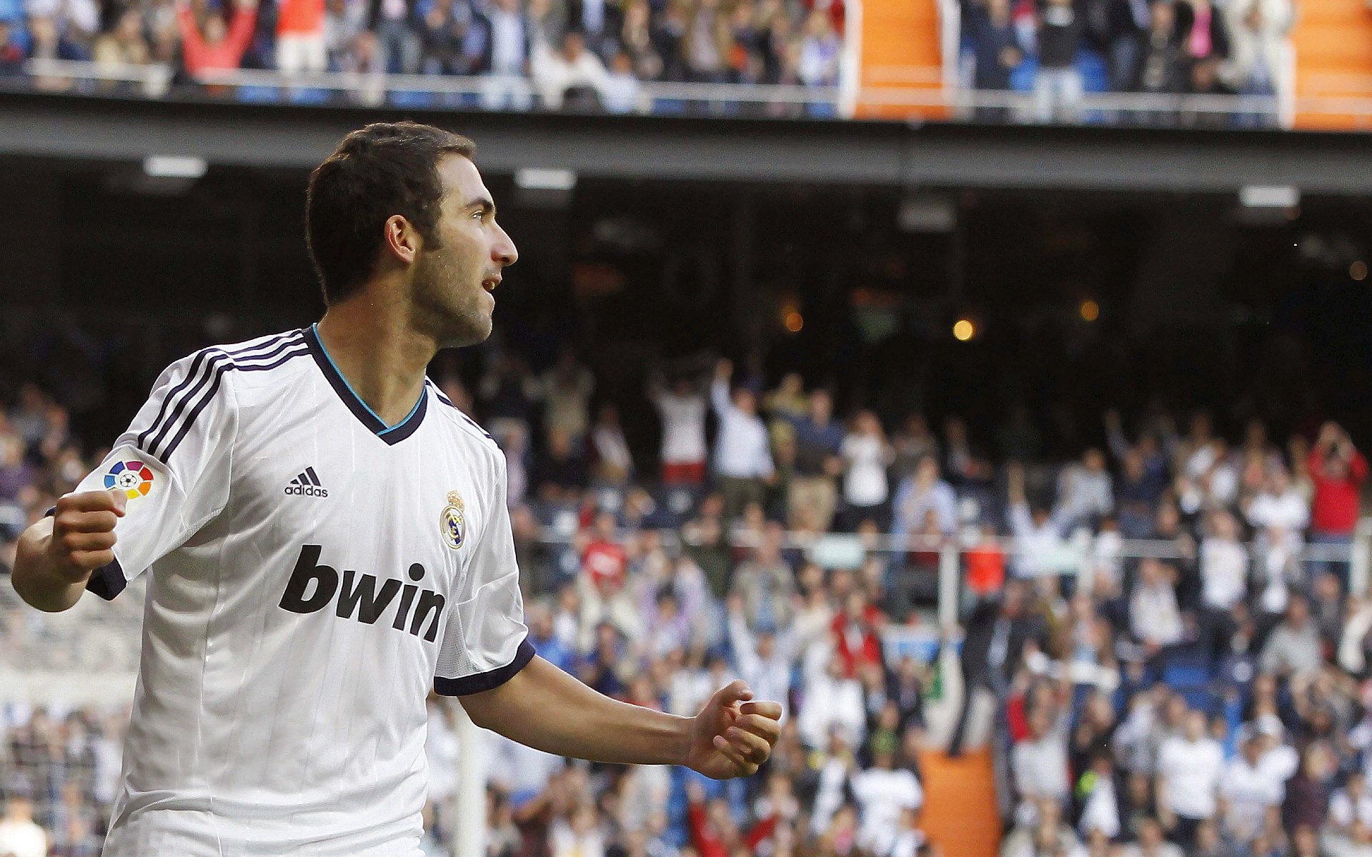 九游游戏中心官网-足球运动员个人训练数据公开，推动科学训练普及，足球运动员训练项目